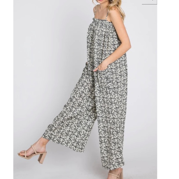 Pinkblush Maternity Floral Smocked Jumpsuit Wide Leg Cropped Relaxed Fit - Picture 8 of 9